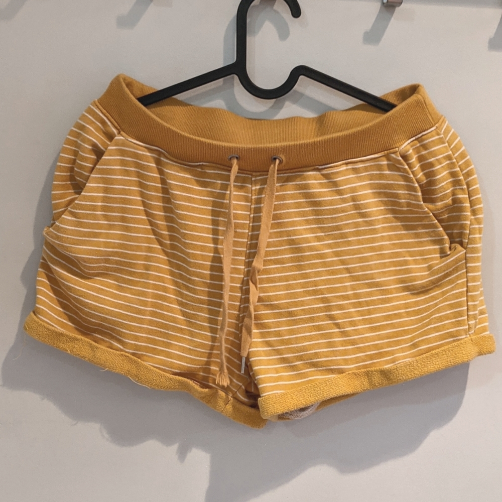 MUSTARD YELLOW SHORT SHORTS